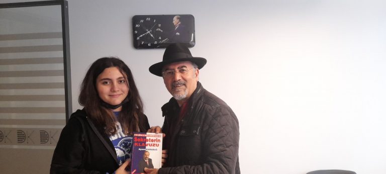 Ceren Dilaver Yazar Ayson karabağ’ dan kitap hediye Videosu?