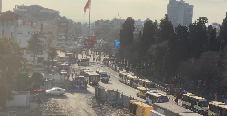 Bakırköy Meydan’da Görevli Polis Yok, Trafik ve Yaya Geçidi Yok!