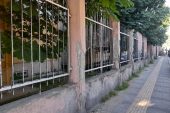 BakırköyTeknik Mesleki Anadolu Lisesi’nin Çevre Duvarları Dökülüyor