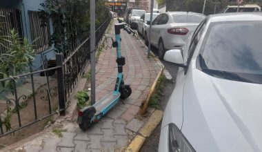 Yaya Yürüyüş Yollarına Rastgele Scooterları Bırakmayalım!