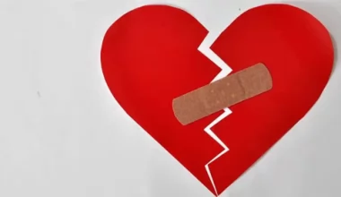 Kırılan Kalbin Silgisi Yok