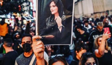 Ödül Töreninde İran Olayları Narin Alizade Ağlattı Videosu