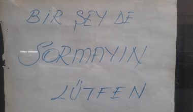 Camlarda Adres Sormayın Lütfen Yazısı Hoş Değil!