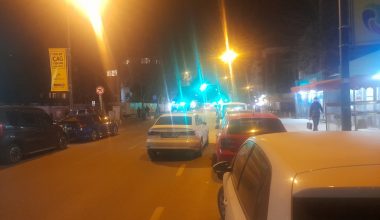 Bakırköy İncirli Caddesi Üzerinde Araçlar Park Yapmış, Bir de Yan Koymuş Araç Sahipleri