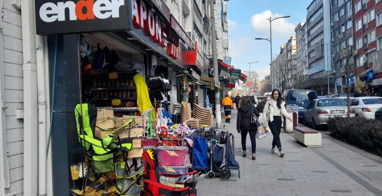 İstanbul Caddesin Esnafları Yaya Yolunda Ürünlerinizi Sergilemeyin
