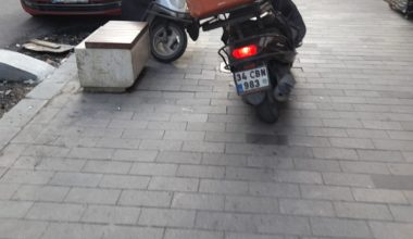 İstanbul Caddesindeki Esnafına  Motorunuzu Sokağa Alın Yaya Yolun İşgal Etmeyin ?