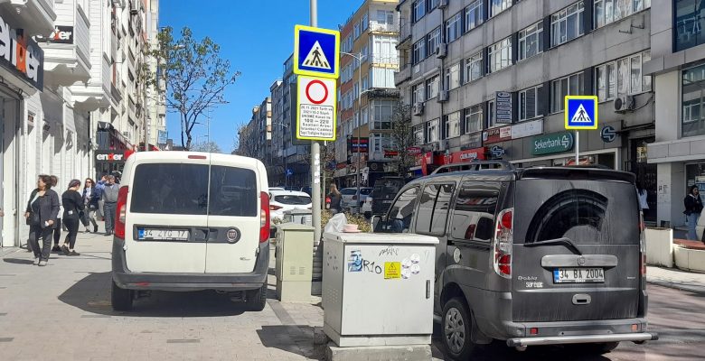 İstanbul Caddesinde Yaya Yolu Araç Yolu Oldu