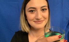Oyuncusu Esma Yıldırım Ultimative Su arıtma Cihazı İle Suyunuzu Üretin Videosu