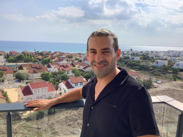 Kıbrıs’ta Yaşamak İsteyenler Mimar Babak Gholomi Evlenmek mi İstersiniz? Bağlanmak mı?