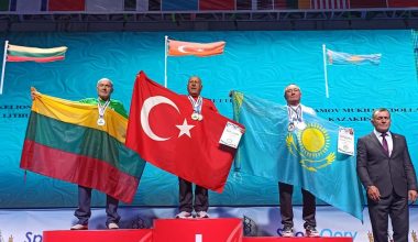 Hayrettin Sönmez Türkiye’nin  76 Yaşin da Dünya Ve Avrupa Şampiyonu Olan En Yaşlı Sporcu Ünvanlına Sahip Olmuştur
