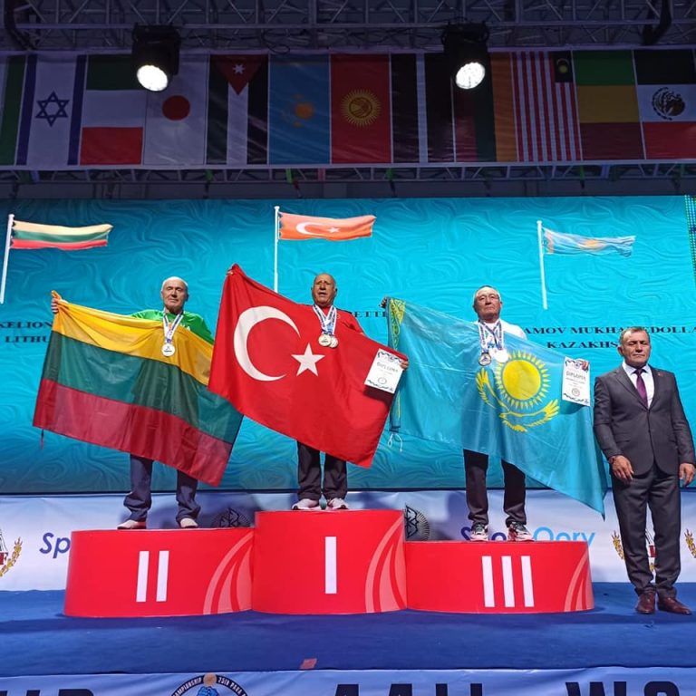Hayrettin Sönmez Türkiye’nin  76 Yaşin da Dünya Ve Avrupa Şampiyonu Olan En Yaşlı Sporcu Ünvanlına Sahip Olmuştur