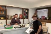 Gazeteci Ayson Karabağ Türkiye Belediye Birliği’nden Alpaslan Ünal’a Assuva Savunmayı Anlatıyor Videosu ?