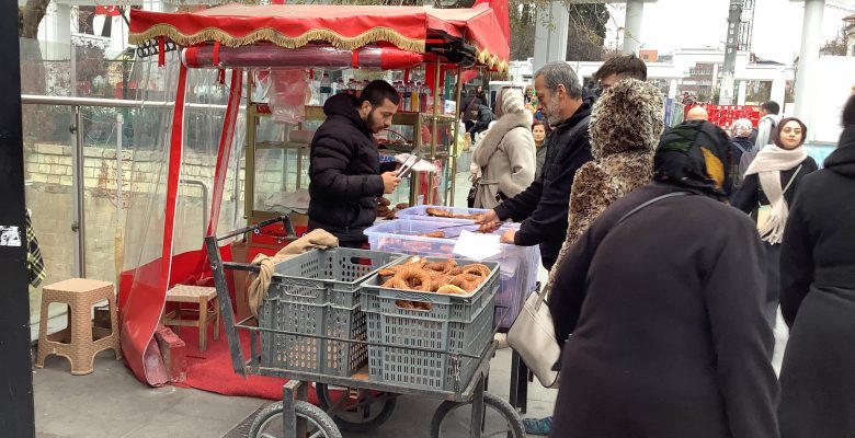 Bakırköy Marmaray Önünde Simitçilere Verilen Yer Bu Fotoğraftaki Gibi Mi?