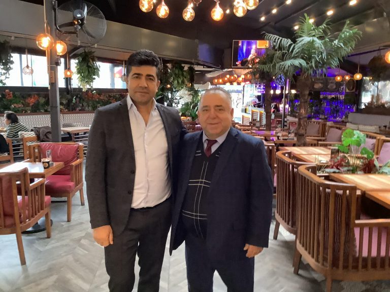 Copper  Caffe’de Sanatçı Tuncay Akça’nın  Gülüşünün  Videosu