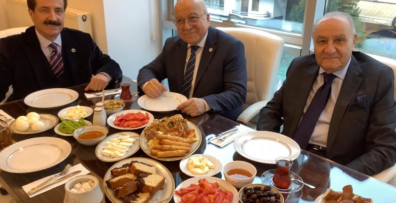 Ankara’da Av.Zeki Uçar’ın  Ofisinde Kültür Kahvaltısı