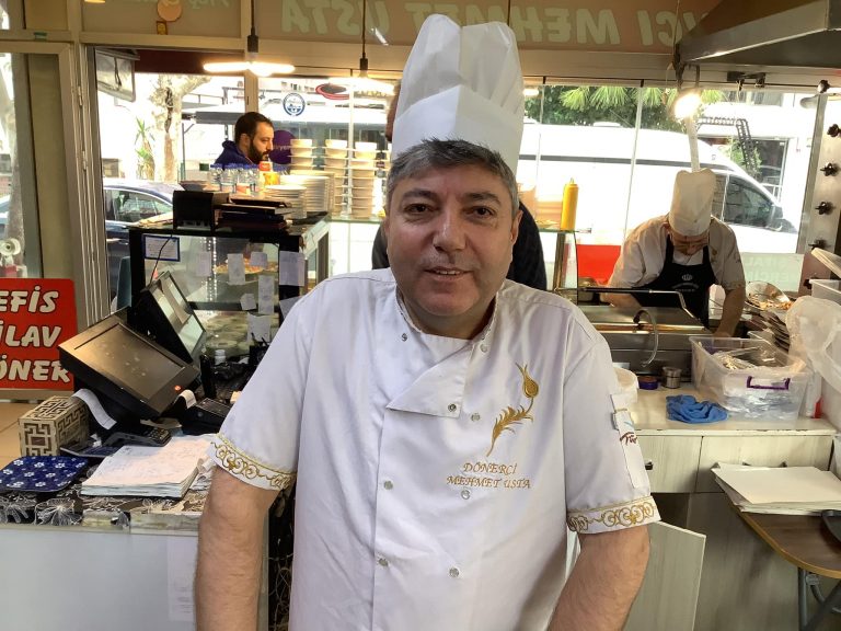 Osmaniye’de Pilavcı Mehmet Usta’dan  Öğrencilere Ücretsiz Çorba