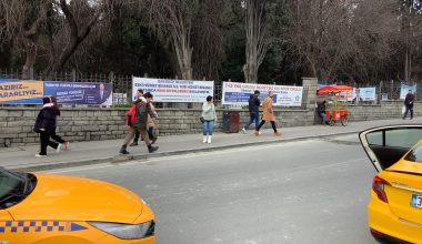 Bakırköy Meydanda Belediye Başkan Adayların Mesajları Hakkında Biriktiği İzler Videosu