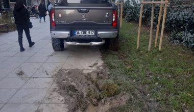 Bakırköy’de Milli Eğitim Onu Trafiğe Kapandı Ama Şoförler Yasak Dinlemiyor.