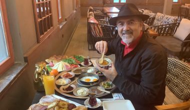 Gazeteci Ayson Karabağ Bakırköy Gelen Serpme Kahvaltı İçin Copper Caffee Geliyor?