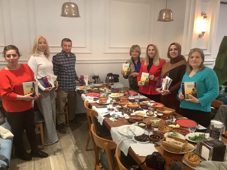 Bakırköy Meclis Üyesi Emine Dirican Diyor ki Gittiğiniz Yere Kitap Hediye Edin Okuyalım Okutalım,