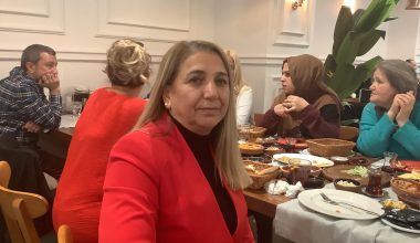 Emine Dirican Mahalle Başkanlarını Kahvaltı ‘da  Sivas Sultan Sofrasında Ağırladı Videosu