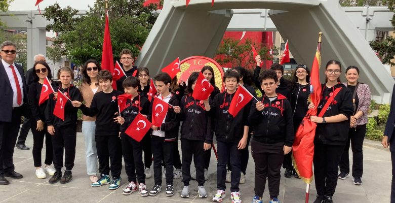 Bakırköy Cumhuriyet Meydan 23 Nisan Ulusal Egemenlik ve Çocuk Bayram Kutlandı Videosu ?