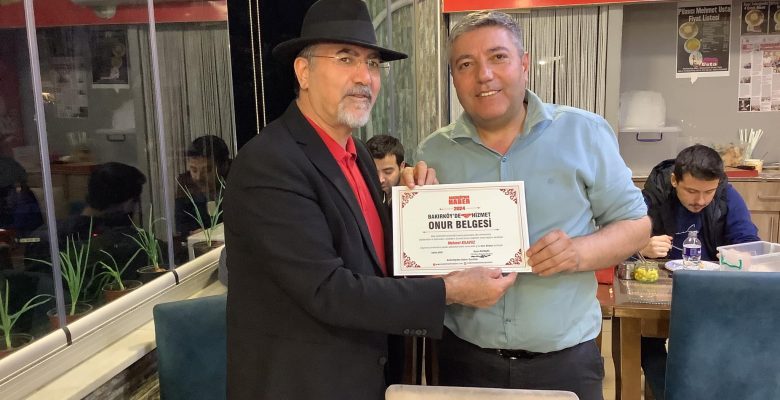 Gazeteci Ayson Karabağ Mehmet Kılavuza Onur Belgesi Verdi.