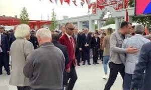 Bakırköy 23 Nisan Kutlamasından, Başkan  Ayşegül Ovalıoğlu  Güvenliğin Kavgası Engellendi  Videosu