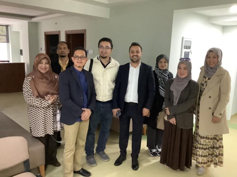 Asudenin Yöneticisi  Selçuk Bayrak  Malezya İş İnsanlarını Asudeyi Gezdirdi