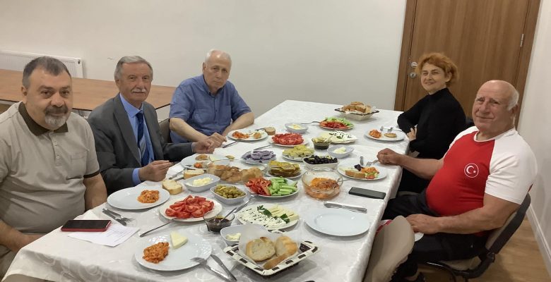 Asudenin  Fahri Yöneticilere  Kahvaltı
