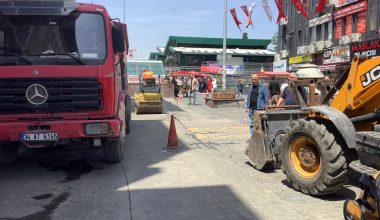 Bakırköy Belediye Meydanda Yol Yaması Yaparken Önlemi Unutan Videosu ?