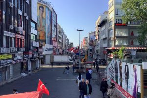Bakırköy Belediyesi Deniz Suyu İle Her gün Caddeler Sokaklar Yıkansın Videosu