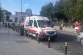 Bakırköy Cumhuriyet Meydan’da Işıklardan Donen araçları Engelliyen Lifepower Ambulansı