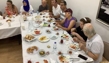 Asude Gelen  Yazarlar, Ozanlar Bakın Ne Dedi Videosu