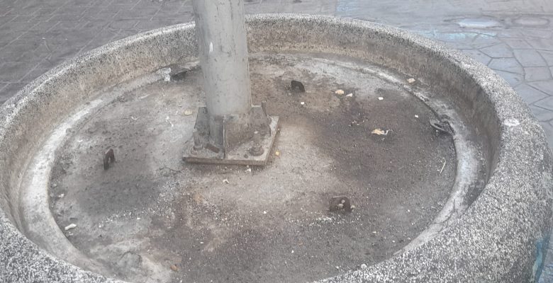 Bakırköy Meydanında Bu Kötü Görüntüyü Bayan Eli Değecek mi ?