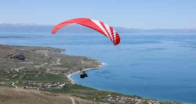 Cleanvac Sponsorluğun ‘da Türkiye Hava Sporları Federasyon Paramotor Sporcuları Girne Sahili’nde Hava Şöleni Yaptı