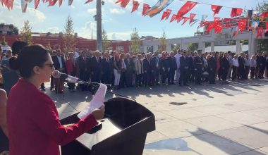 Bakırköy Cumhuriyet Meydanı’nda CHP Öncülüğünde 30 Ağustos Zafer Bayramı Çelenk Töreni Yapıldı Videosu