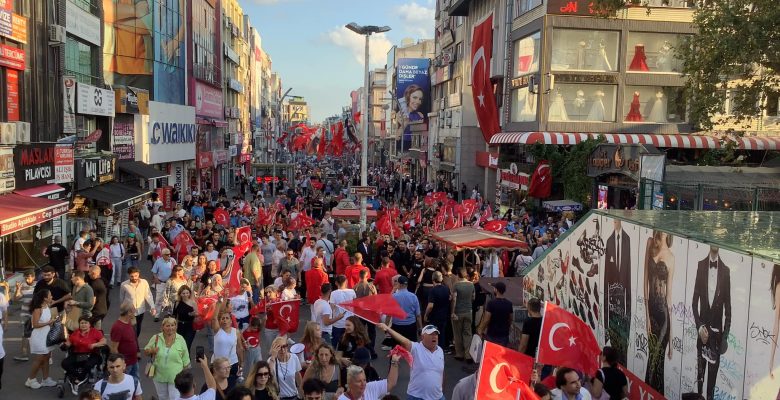 Bakırköy Belediye Başkanı 30 Ağustos Zafer Bayramında Fener Yoruşu  Yapıldı Videosu