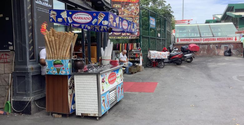 Bakırköy Meydan’da Copper Caffe Yaya Yolunu Mu İşgal Ediyor?