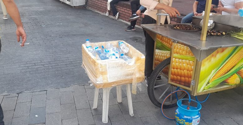 Bakırköy’de Mısır Satıcıları Mısır Satsın   Zabıtalar  Denetim ve Düzenlemeye Önem Versinler ?