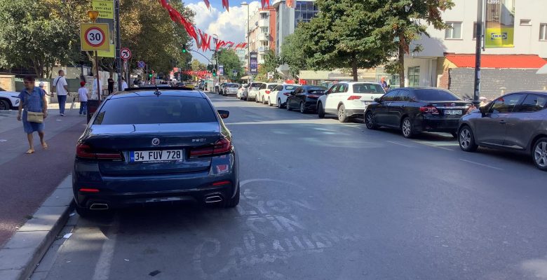 Bakırköy İncirli Caddesi Üzerinde Araç Park Edenler Dikkat!