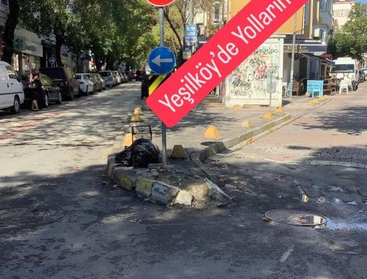 Yeşilköy’deki Ana Yoldaki Bu Görüntü Belediye  Ve Muhtar  Tarafından Görülmüyor mu?