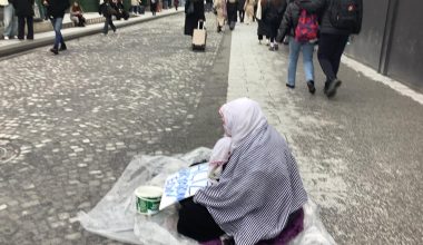 İstanbul’da “Açım” Diyerek Dilenen Kadınları Ne Zaman Görmeyeceğiz?