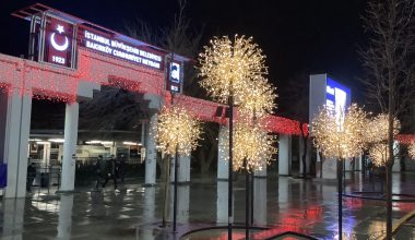 Bakırköy Cumhuriyet Meydanı’nın Işıkları İçimizi Isıtıyor