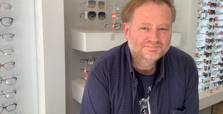 Bakırköy Gencer Optik Kurucusu  Hamdi Güler ‘den Gözlük Çerçevesi Tarzları