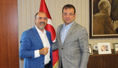 Demokrasi İçin Oy Kullanın!