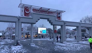 Bakırköy Cumhuriyet Meydanı’nda Beyaz Örtü Sardı