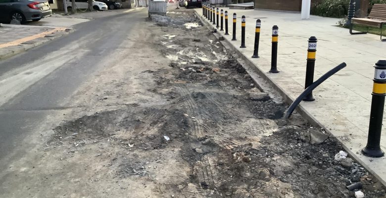 Bakırköy Belediyesi Başkanı, Kartaltepe Mahallesi’ndeki Bu Yolun Vatandaşları Rahatsız Ettiğini Belirtiyor.