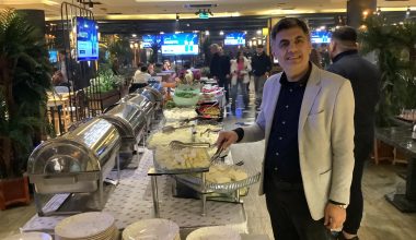 Hoş Geldin ya, Şehr-i Ramazan! Sizleri Dostlarınızla Saat  3’de Birlikte Sahur Açık Büfemize Davet Ediyoruz!