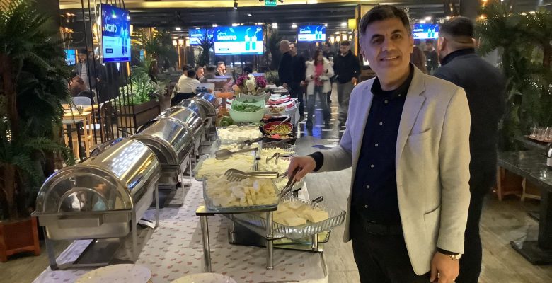 Hoş Geldin ya, Şehr-i Ramazan! Sizleri Dostlarınızla Saat  3’de Birlikte Sahur Açık Büfemize Davet Ediyoruz!